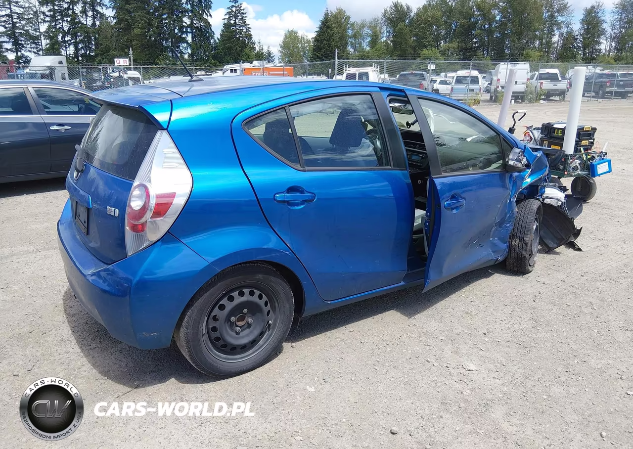 2014 Toyota Prius C Two VIN:JTDKDTB36E1077172 - 4