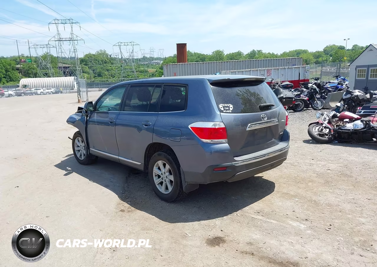 2013 Toyota Highlander Base V6 VIN:5TDBK3EH5DS182607 - 3