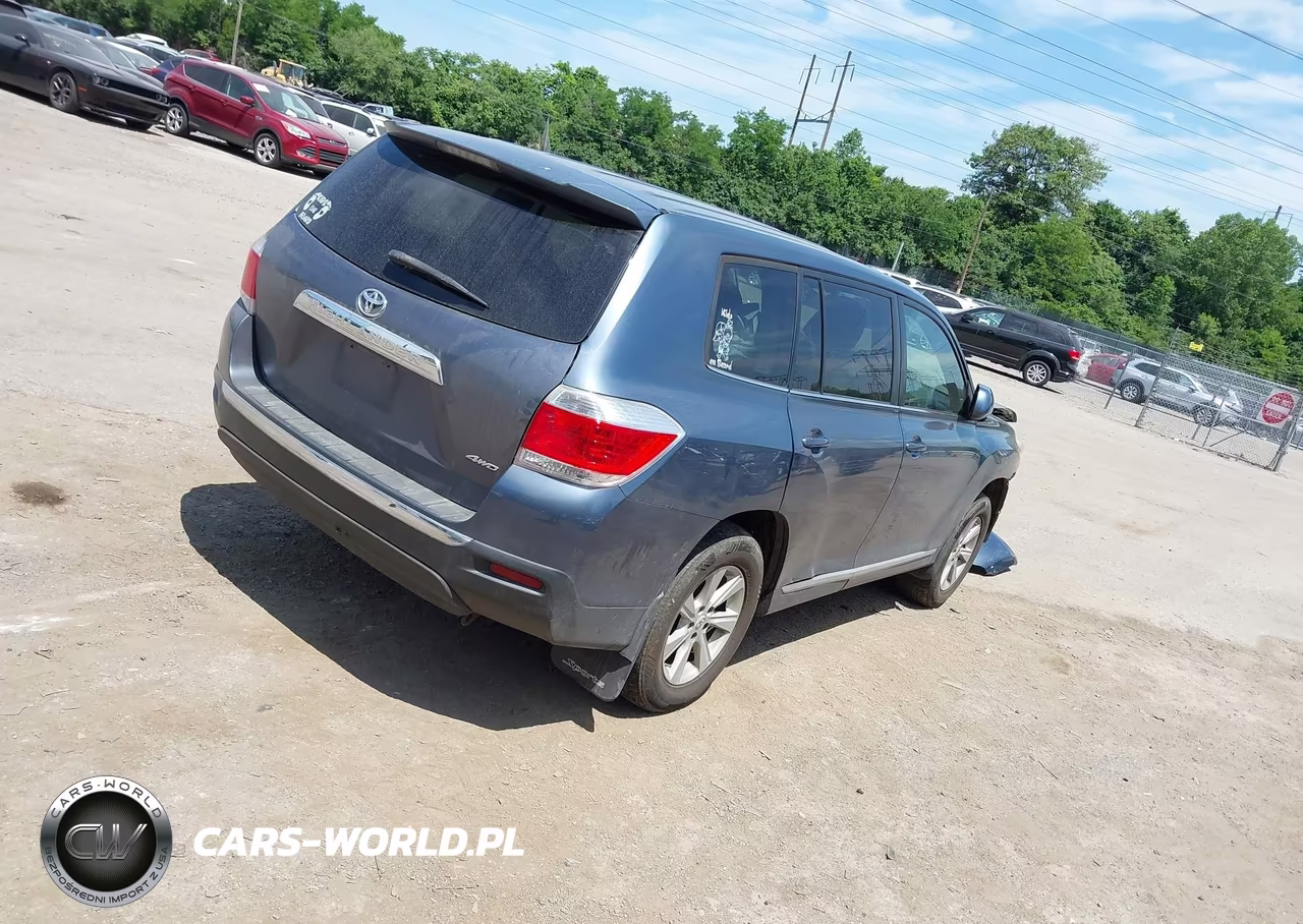 2013 Toyota Highlander Base V6 VIN:5TDBK3EH5DS182607 - 4