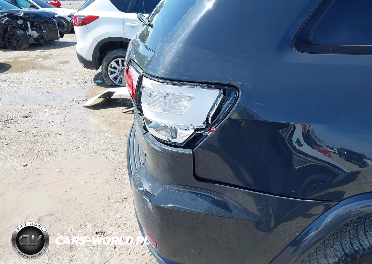 2018 Jeep Grand Cherokee Altitude 4X4 VIN:1C4RJFAG9JC124108 - 17