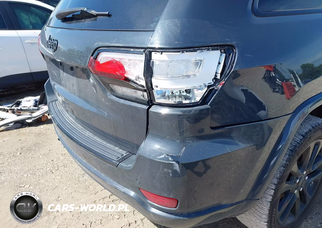2018 Jeep Grand Cherokee Altitude 4X4 VIN:1C4RJFAG9JC124108 - 18