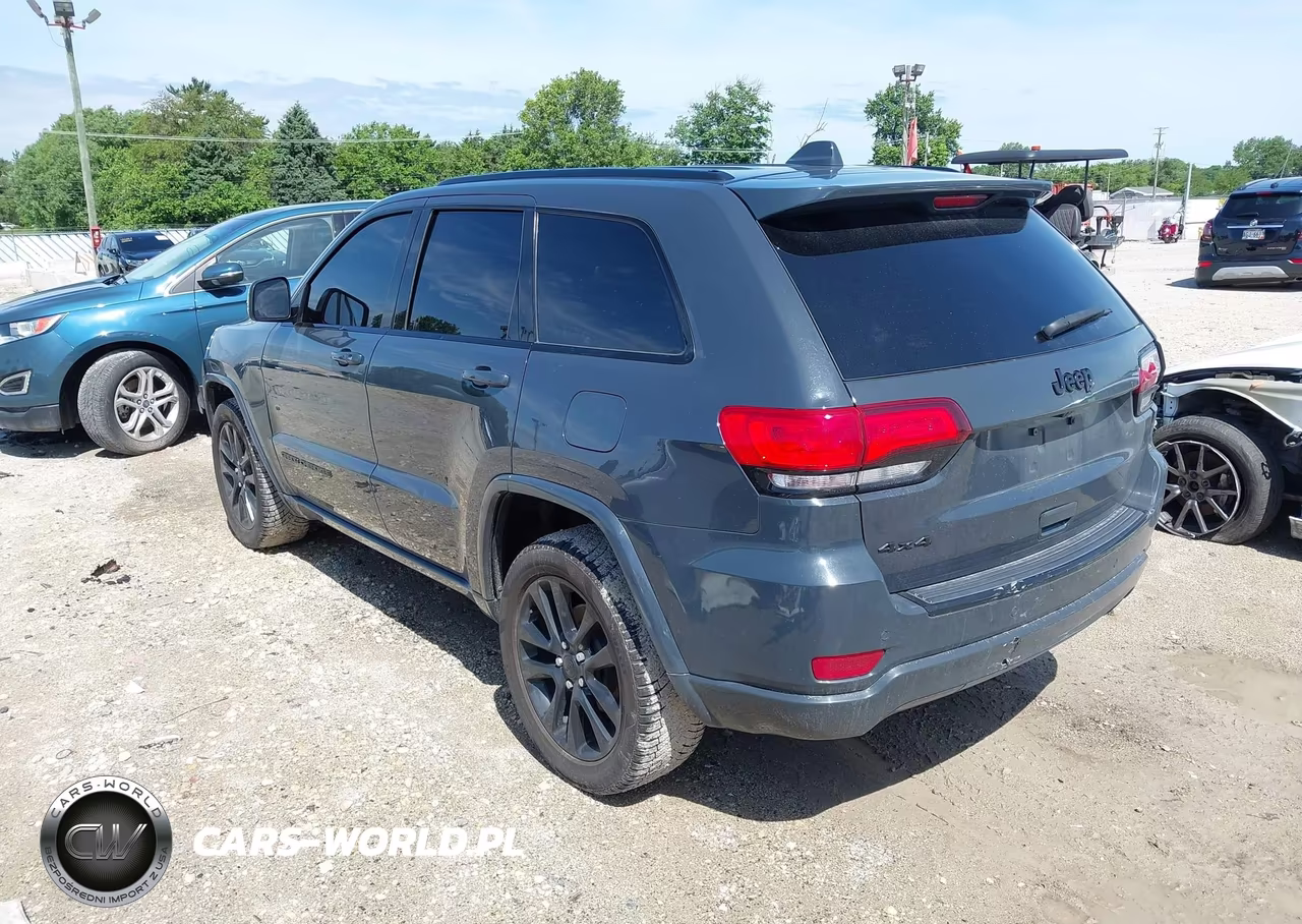 2018 Jeep Grand Cherokee Altitude 4X4 VIN:1C4RJFAG9JC124108 - 3