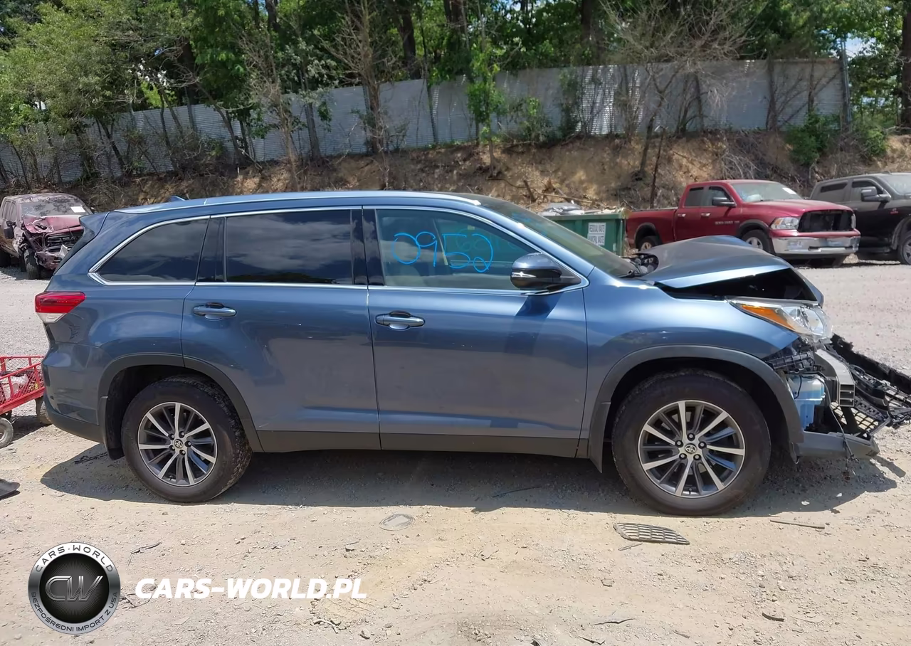 2019 Toyota Highlander Xle VIN:5TDJZRFH4KS747077 - 13