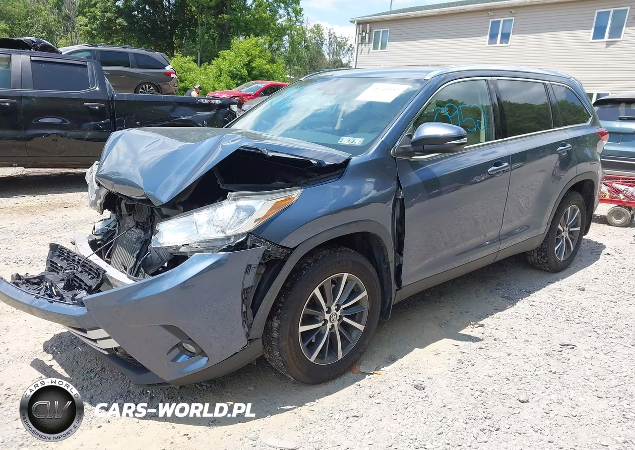 2019 Toyota Highlander Xle VIN:5TDJZRFH4KS747077 - 2