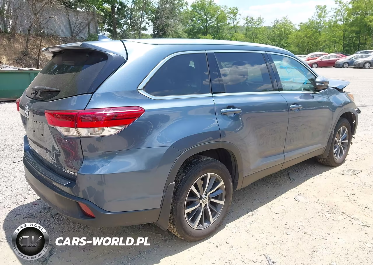2019 Toyota Highlander Xle VIN:5TDJZRFH4KS747077 - 4