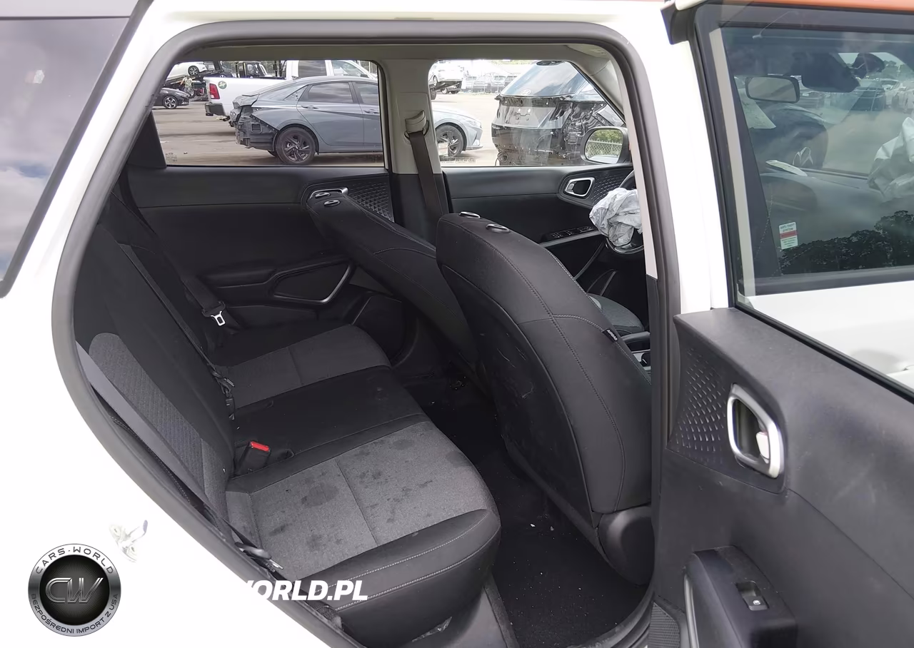 2020 Kia Soul S VIN:KNDJ23AUXL7719883 - 8