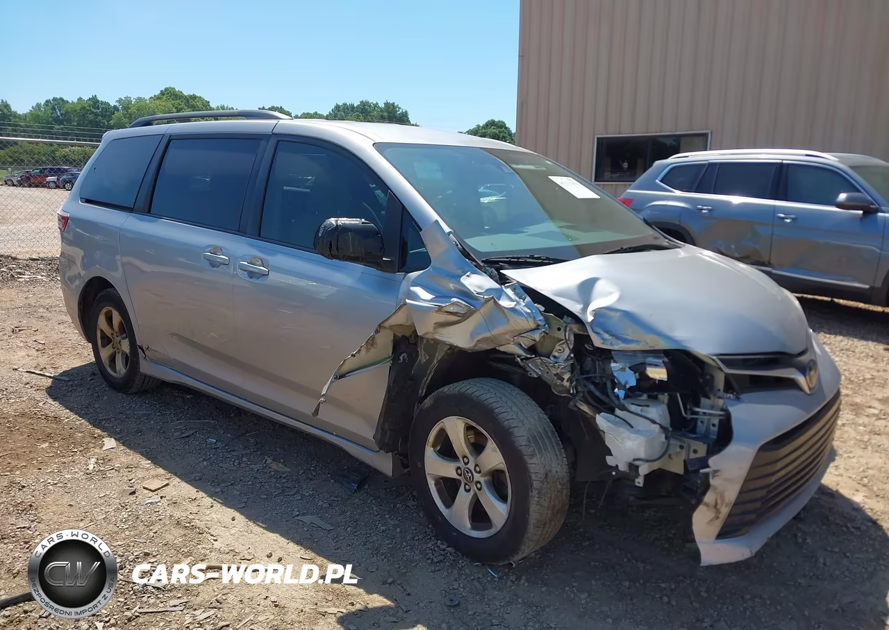 2018 Toyota Sienna Le 8 Passenger