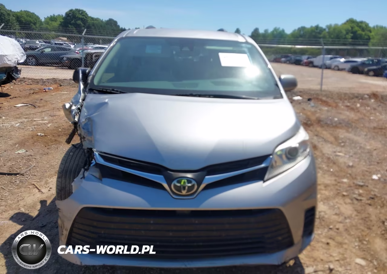 2018 Toyota Sienna Le 8 Passenger VIN:5TDKZ3DC0JS922139 - 12