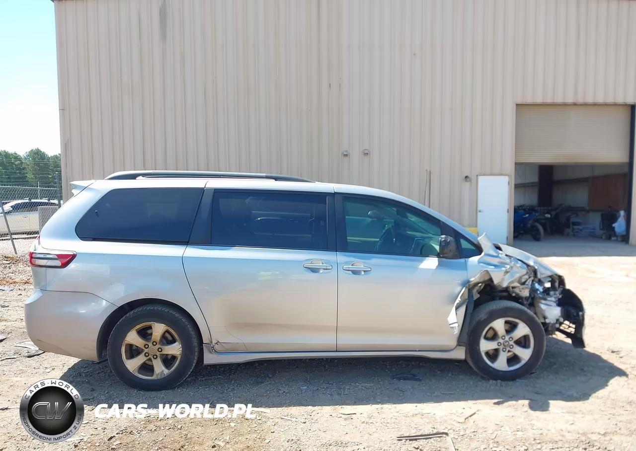 2018 Toyota Sienna Le 8 Passenger VIN:5TDKZ3DC0JS922139 - 13