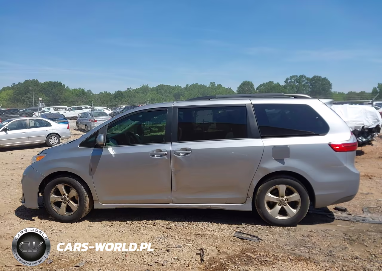 2018 Toyota Sienna Le 8 Passenger VIN:5TDKZ3DC0JS922139 - 14