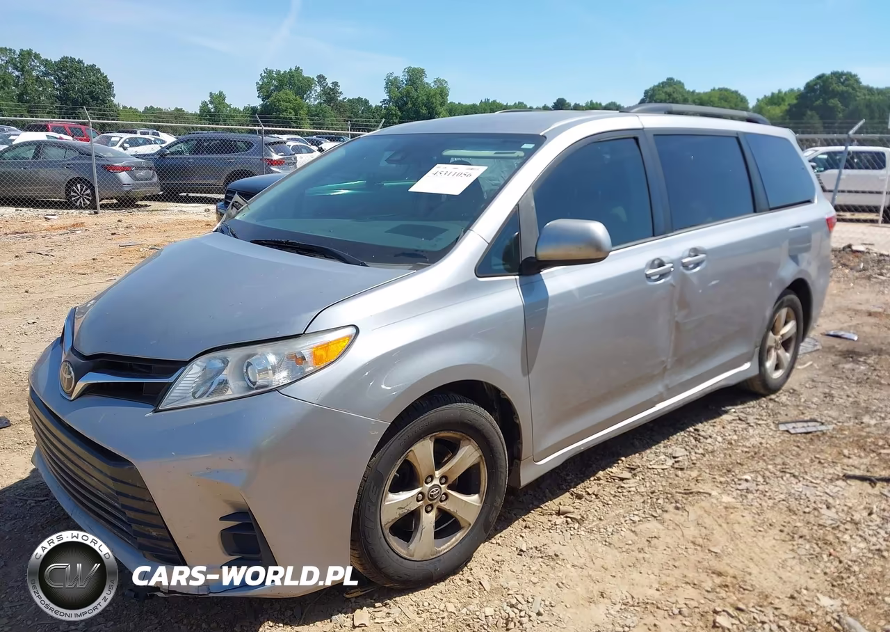 2018 Toyota Sienna Le 8 Passenger VIN:5TDKZ3DC0JS922139 - 2