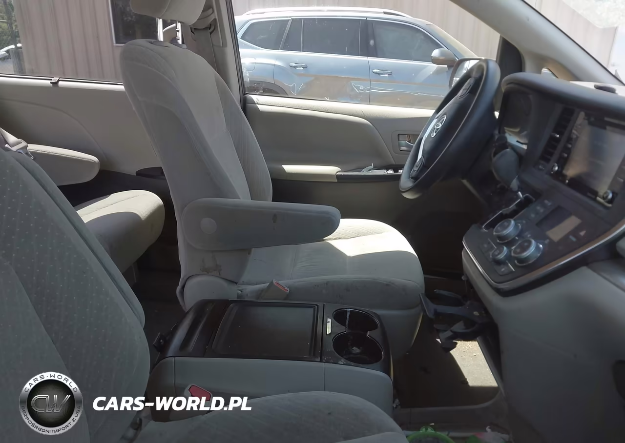 2018 Toyota Sienna Le 8 Passenger VIN:5TDKZ3DC0JS922139 - 5