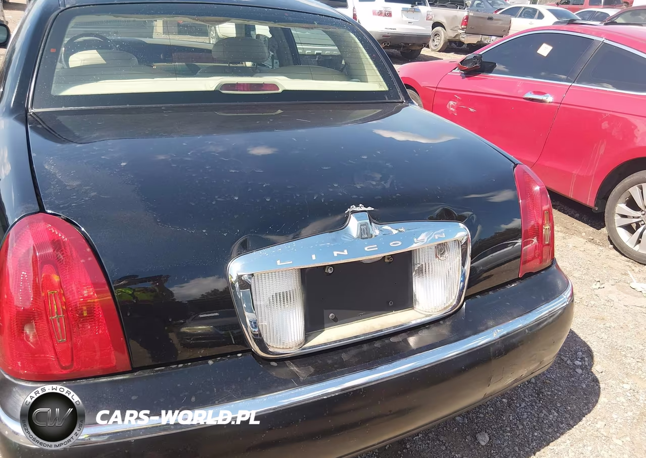 2000 Lincoln Town Car Cartier VIN:1LNHM83W1YY928513 - 6