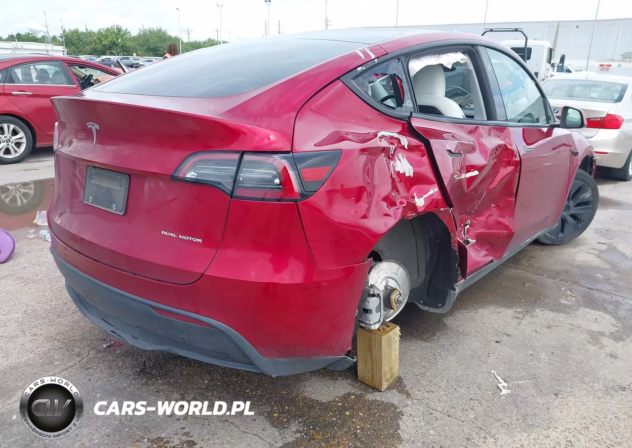2024 Tesla Model Y Long Range Dual Motor All-Wheel Drive VIN:7SAYGDEE2RA308599 - 4