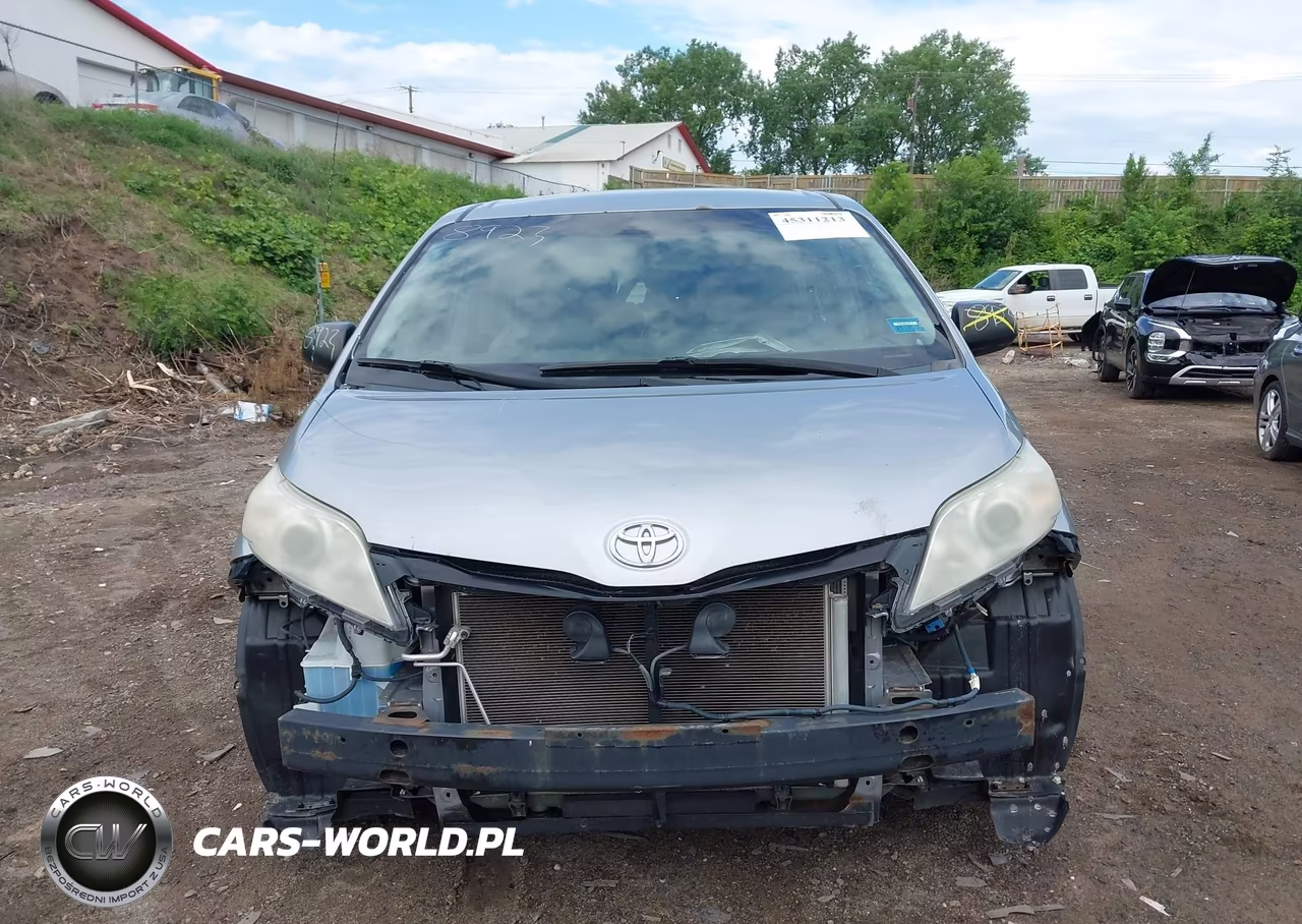 2011 Toyota Sienna VIN:5TDKA3DC4BS001938 - 12