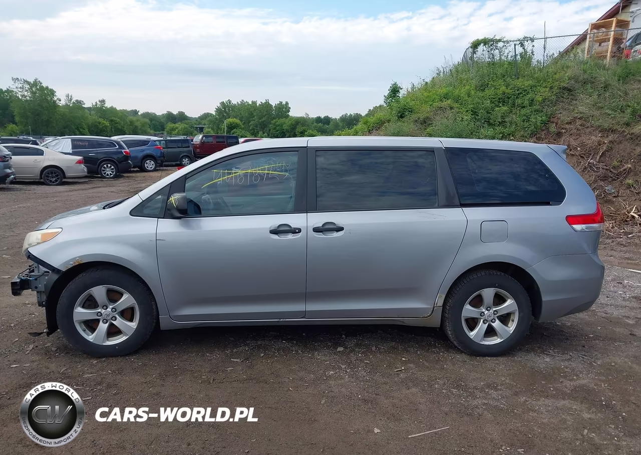 2011 Toyota Sienna VIN:5TDKA3DC4BS001938 - 14