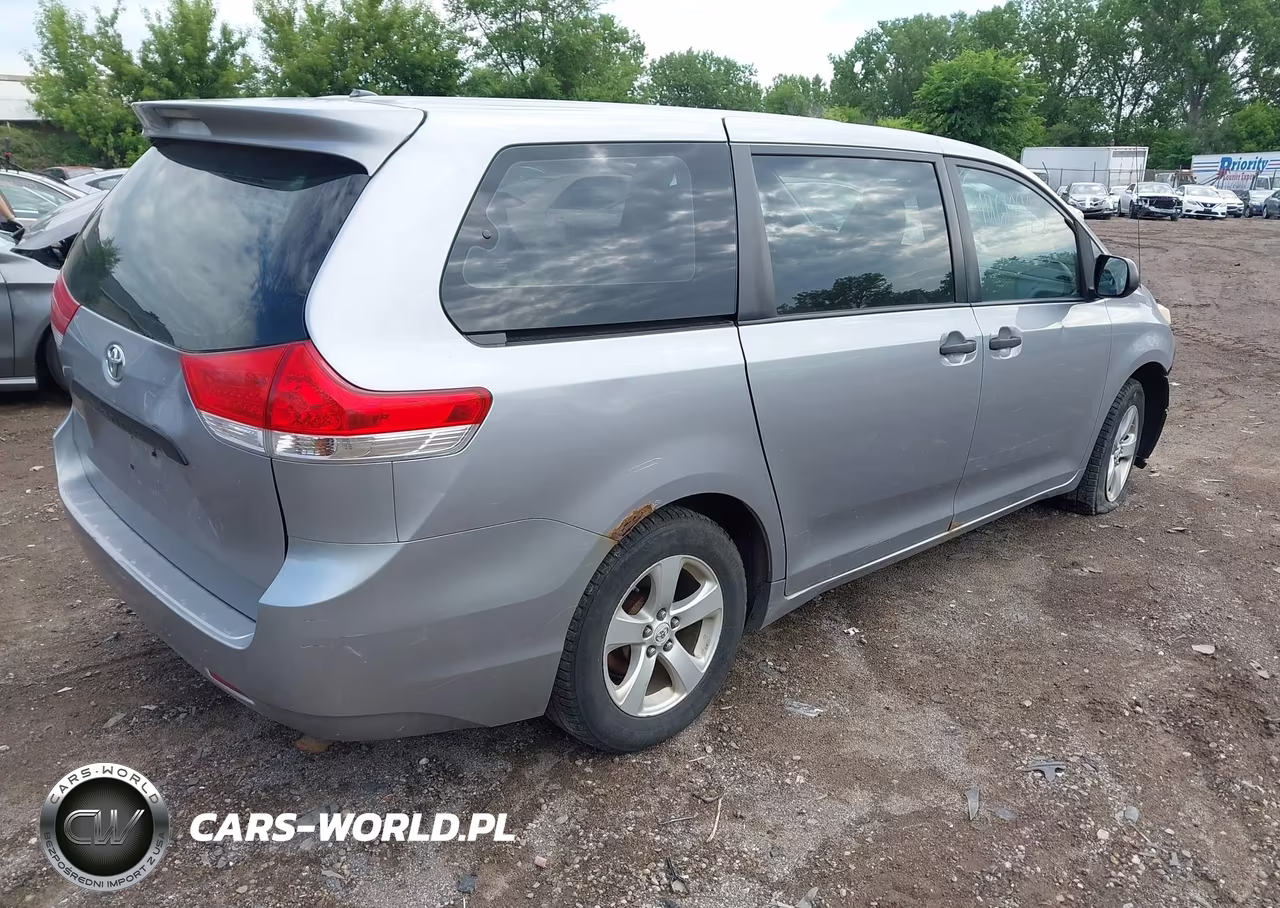 2011 Toyota Sienna VIN:5TDKA3DC4BS001938 - 4