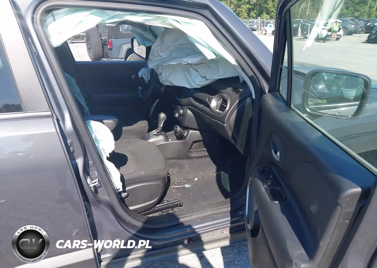 2023 Jeep Renegade Latitude 4X4 VIN:ZACNJDB17PPP63523 - 5