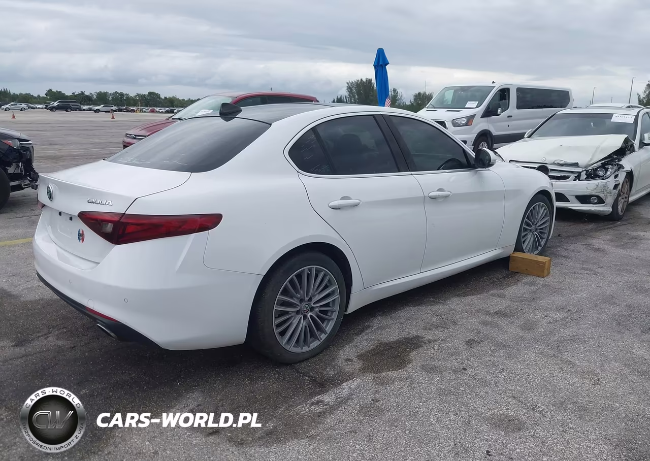 2017 Alfa Romeo Giulia Ti Rwd VIN:ZARFAECN9H7536501 - 4