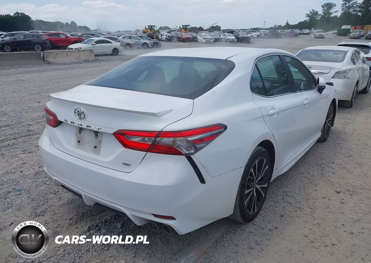 2018 Toyota Camry Se VIN:4T1B11HK6JU629219 - 4