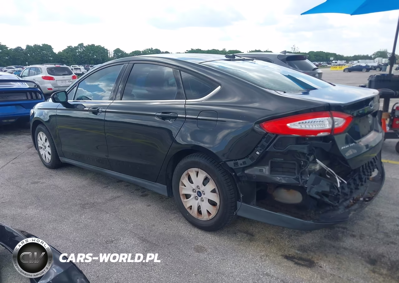 2013 Ford Fusion S VIN:3FA6P0G75DR380375 - 3