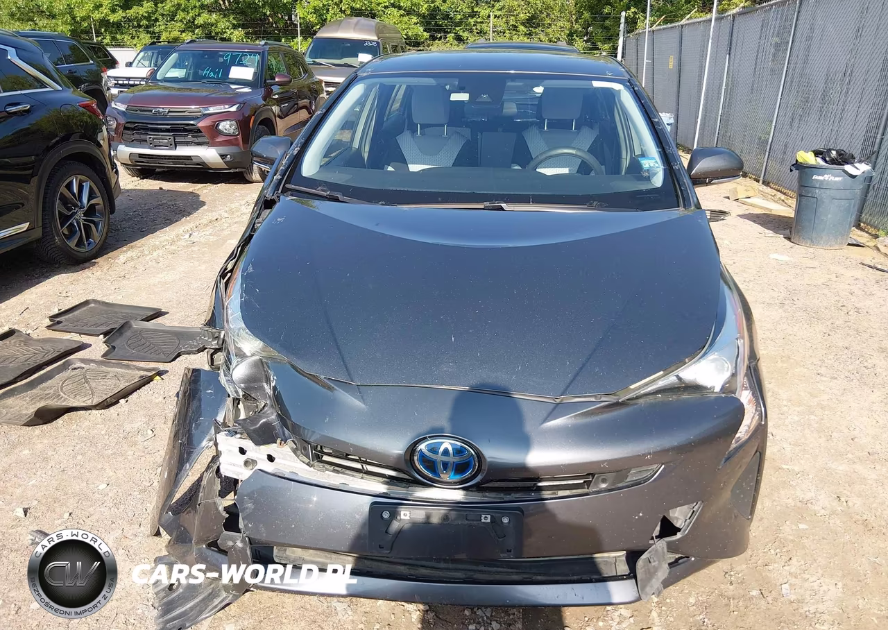 2018 Toyota Prius Three VIN:JTDKARFU3J3057975 - 13