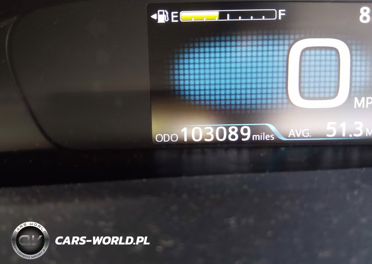 2018 Toyota Prius Three VIN:JTDKARFU3J3057975 - 16