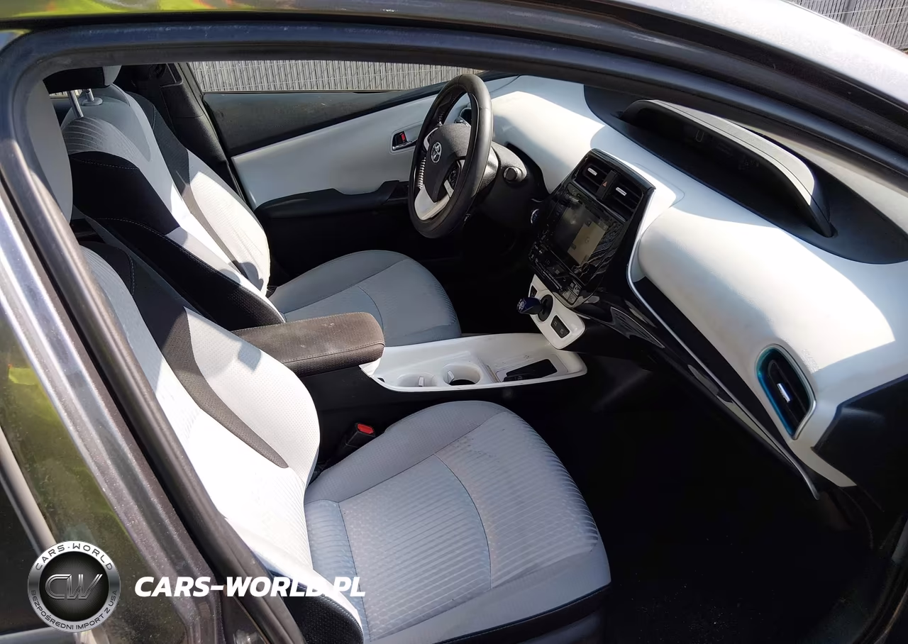 2018 Toyota Prius Three VIN:JTDKARFU3J3057975 - 5