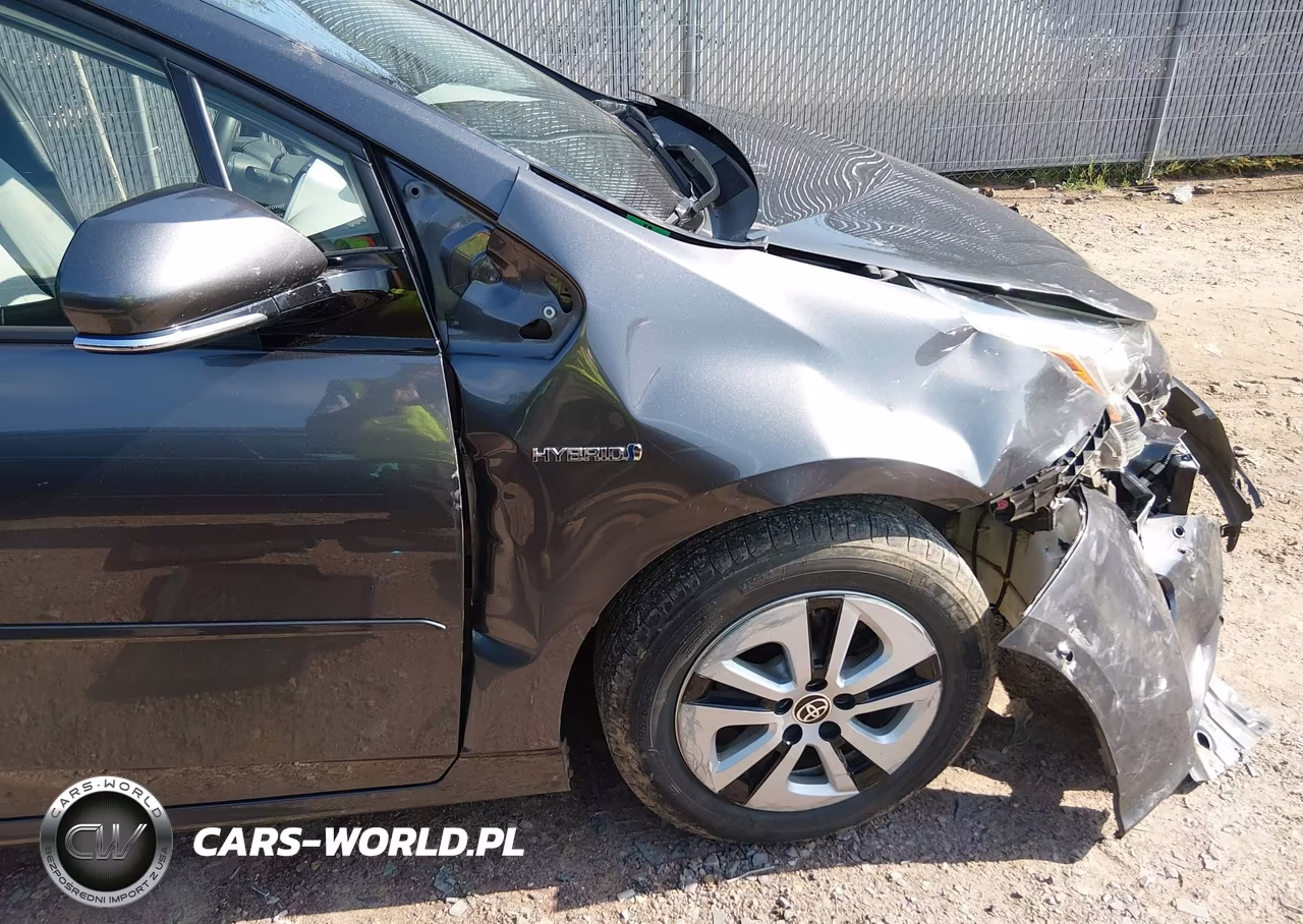 2018 Toyota Prius Three VIN:JTDKARFU3J3057975 - 6