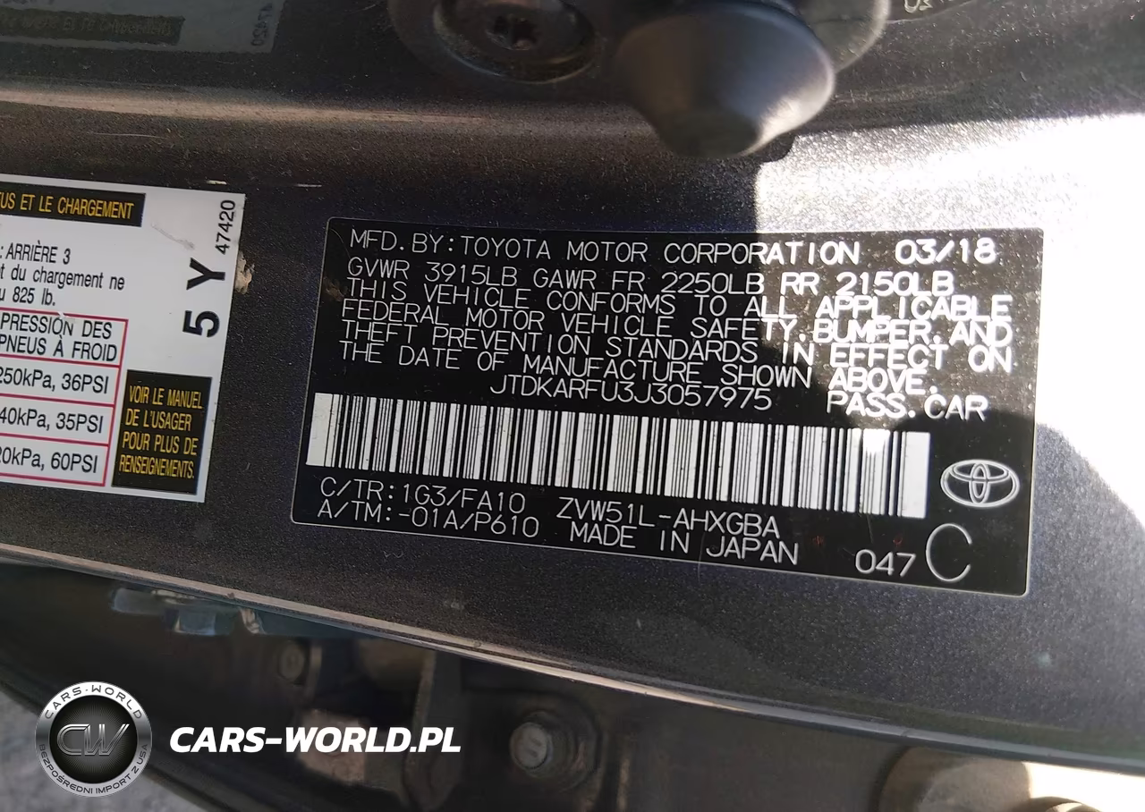 2018 Toyota Prius Three VIN:JTDKARFU3J3057975 - 9