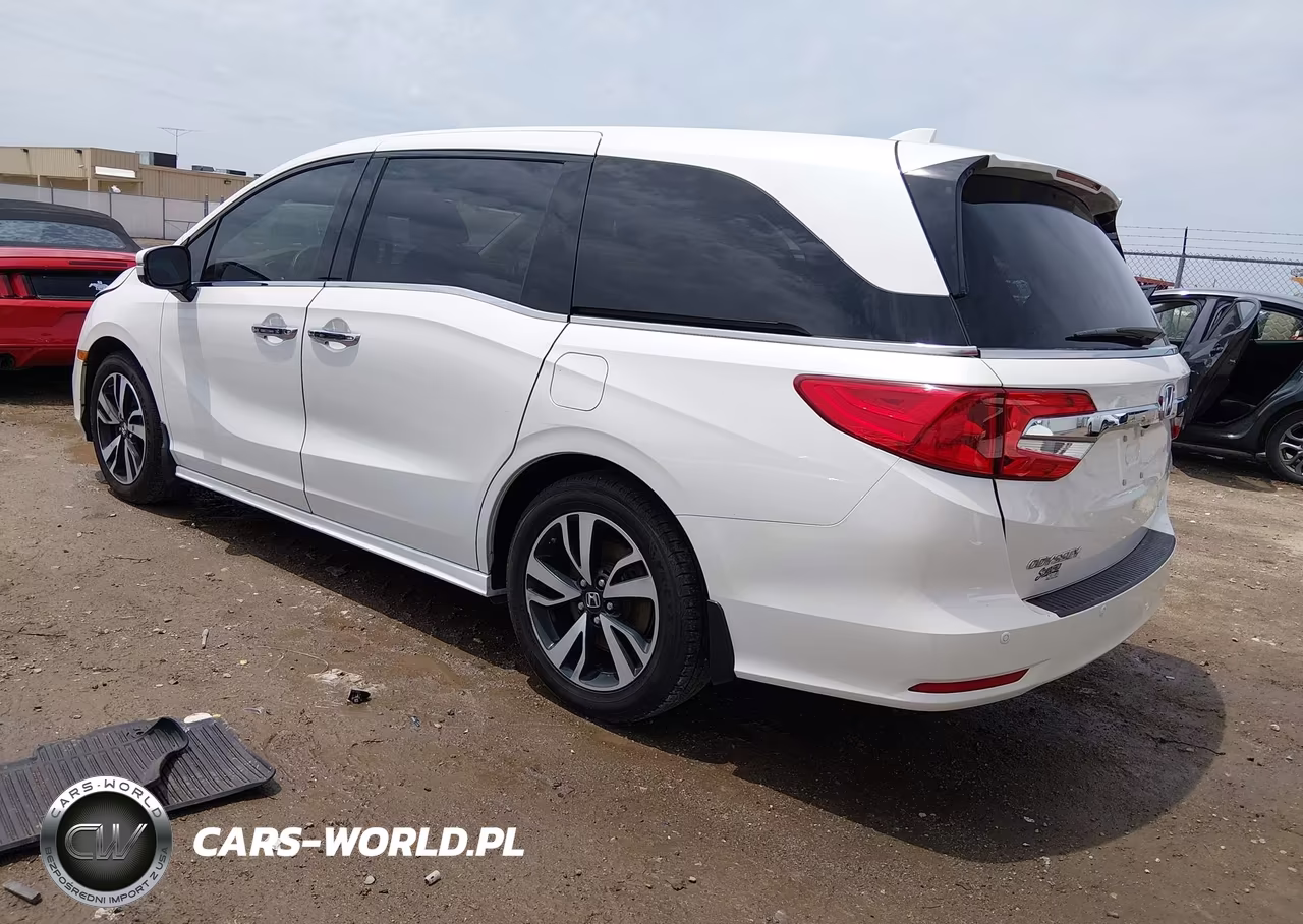 2018 Honda Odyssey Elite VIN:5FNRL6H94JB038290 - 3
