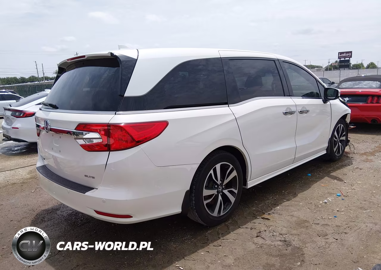 2018 Honda Odyssey Elite VIN:5FNRL6H94JB038290 - 4