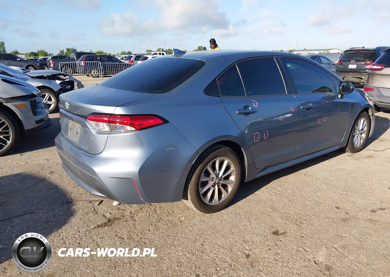2020 Toyota Corolla Le VIN:5YFHPRAEXLP021896 - 4