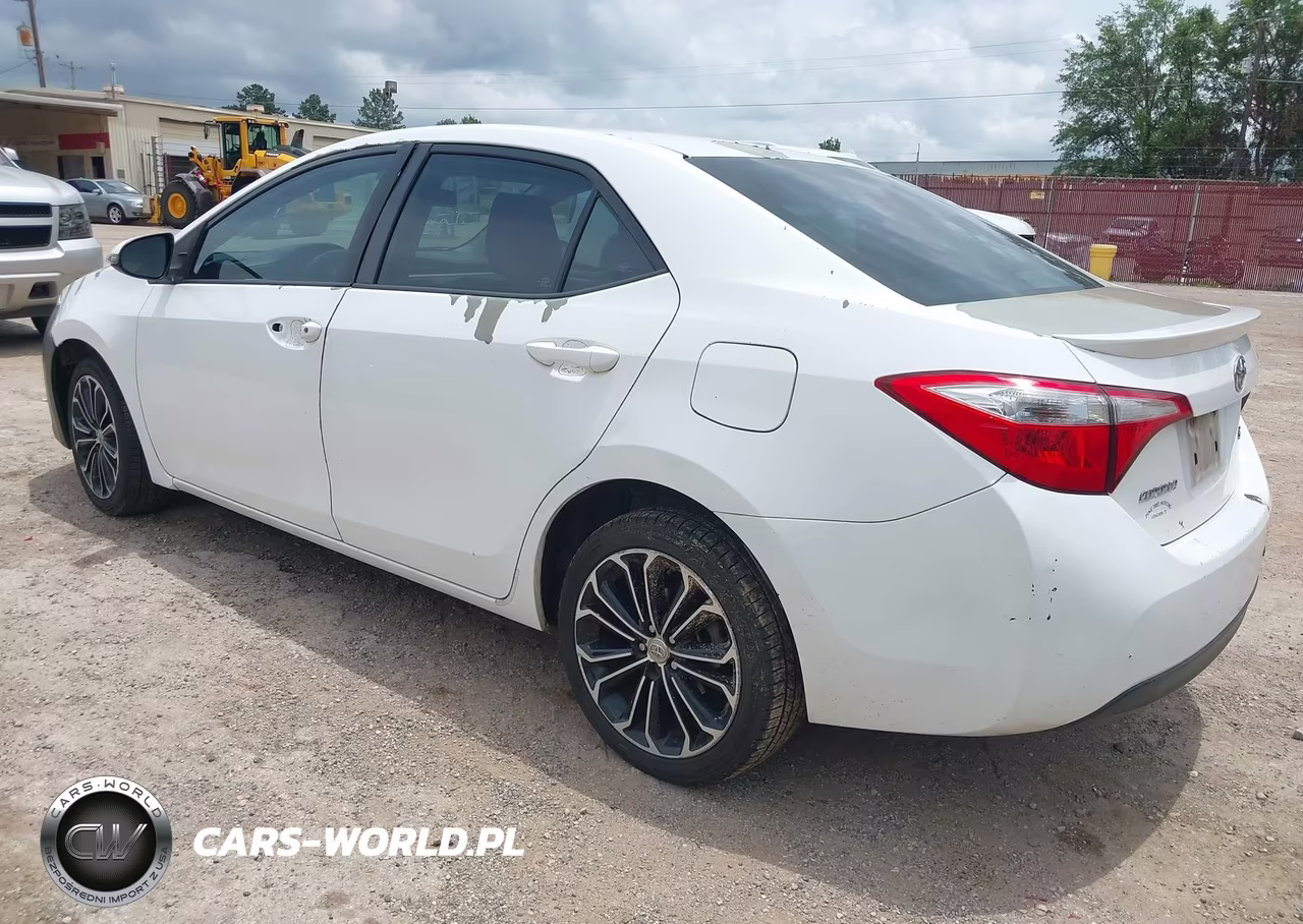 2015 Toyota Corolla S Plus VIN:5YFBURHE4FP318347 - 3