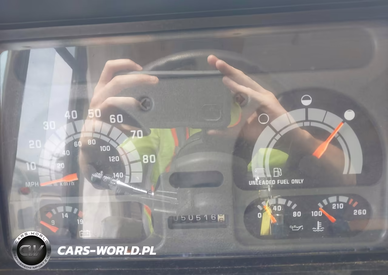 1993 Chevrolet P30 VIN:1GBKP37N3P3323978 - 7
