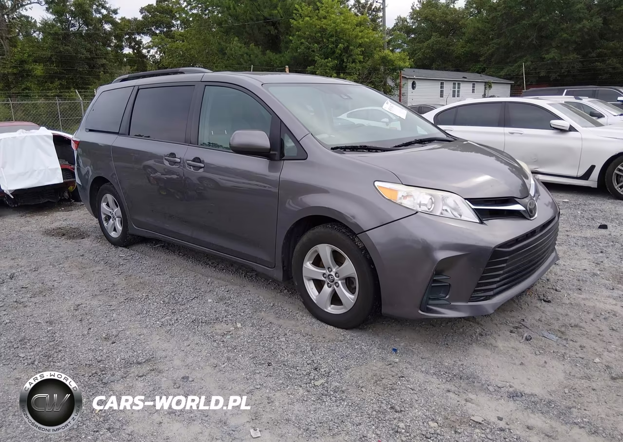 2018 Toyota Sienna Le 8 Passenger