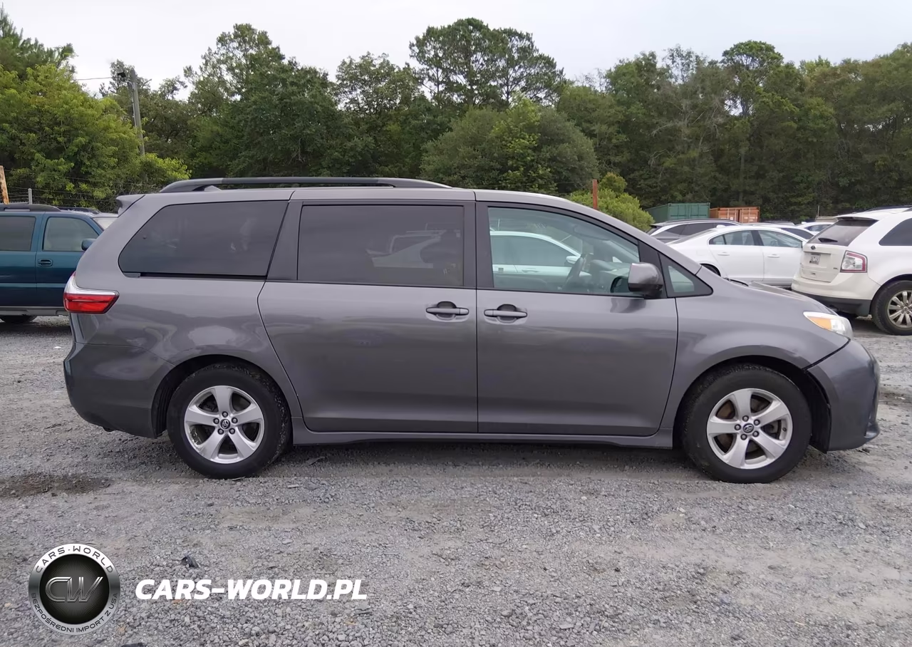 2018 Toyota Sienna Le 8 Passenger VIN:5TDKZ3DC0JS941855 - 13