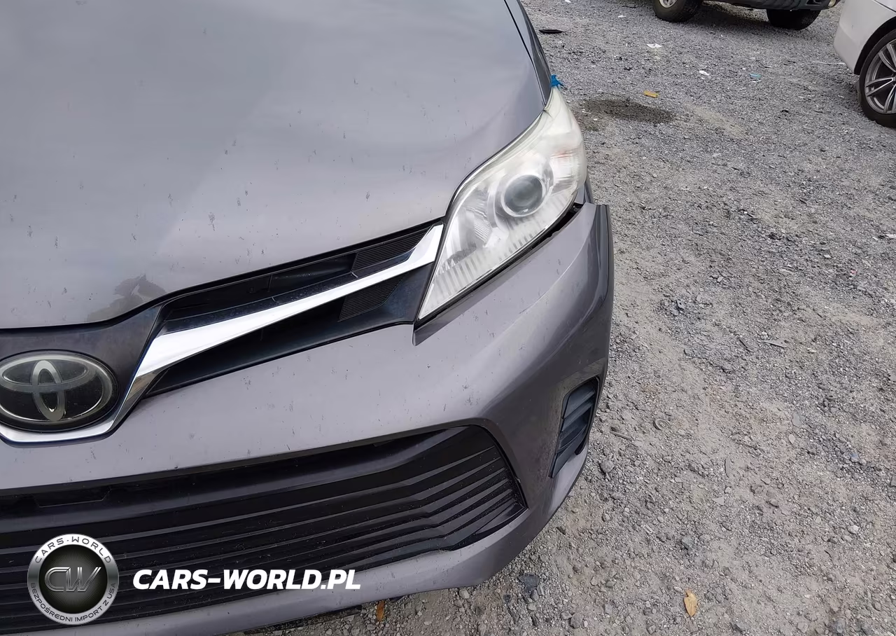 2018 Toyota Sienna Le 8 Passenger VIN:5TDKZ3DC0JS941855 - 17