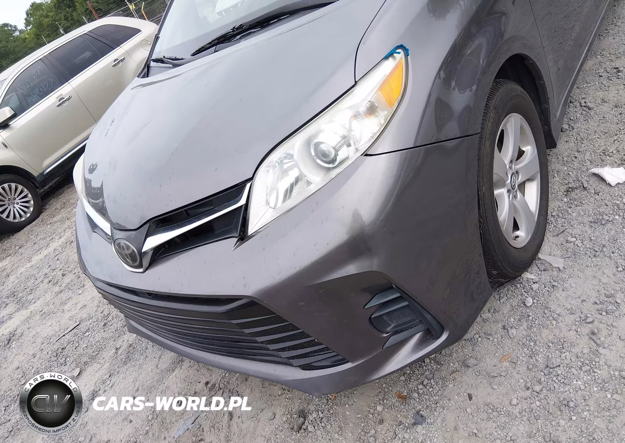 2018 Toyota Sienna Le 8 Passenger VIN:5TDKZ3DC0JS941855 - 18