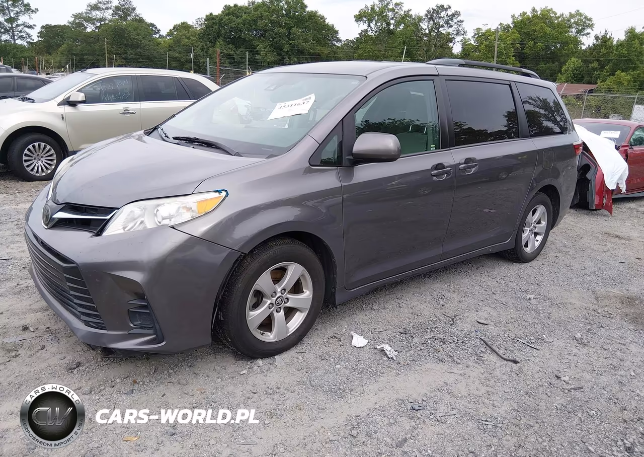 2018 Toyota Sienna Le 8 Passenger VIN:5TDKZ3DC0JS941855 - 2