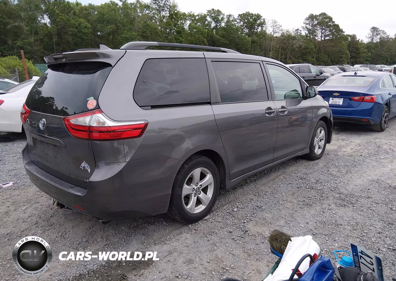 2018 Toyota Sienna Le 8 Passenger VIN:5TDKZ3DC0JS941855 - 4