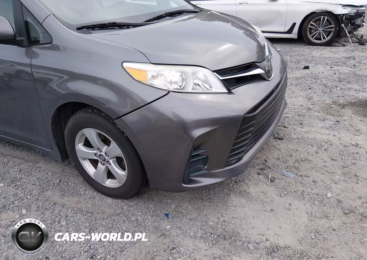 2018 Toyota Sienna Le 8 Passenger VIN:5TDKZ3DC0JS941855 - 6