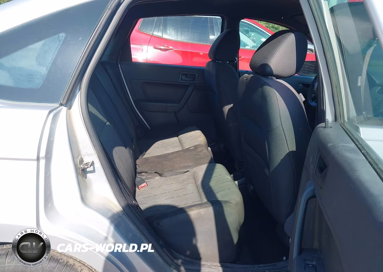 2010 Ford Focus Se VIN:1FAHP3FN8AW209297 - 8
