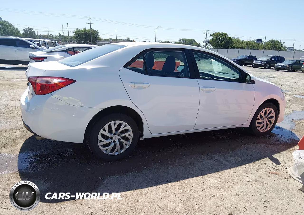 2019 Toyota Corolla Le VIN:2T1BURHE1KC241883 - 13