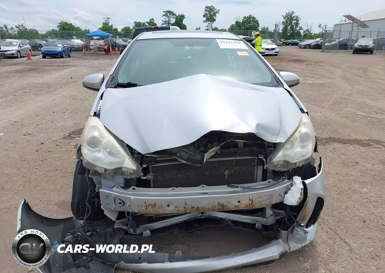 2013 Toyota Prius C Four VIN:JTDKDTB34D1049336 - 13
