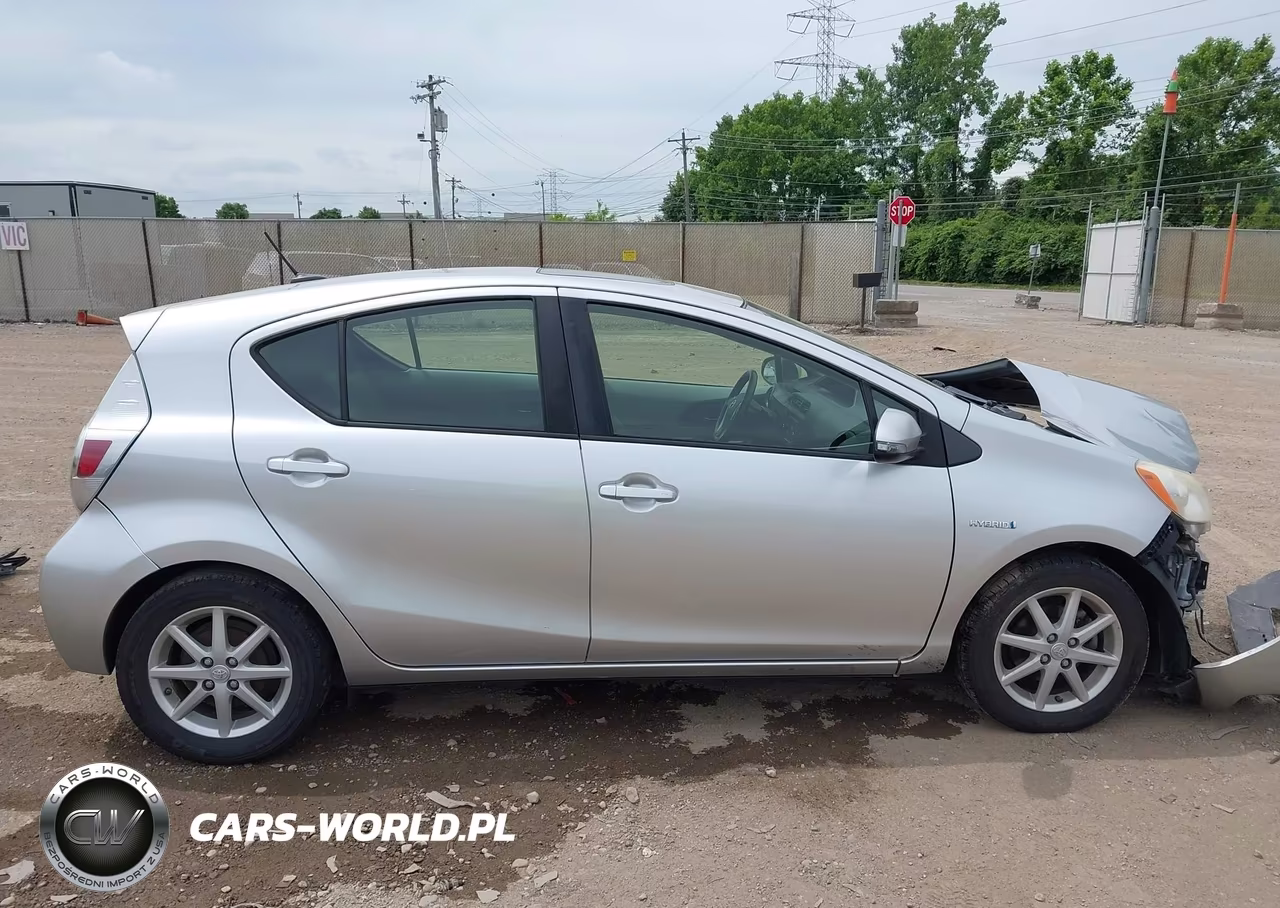 2013 Toyota Prius C Four VIN:JTDKDTB34D1049336 - 14