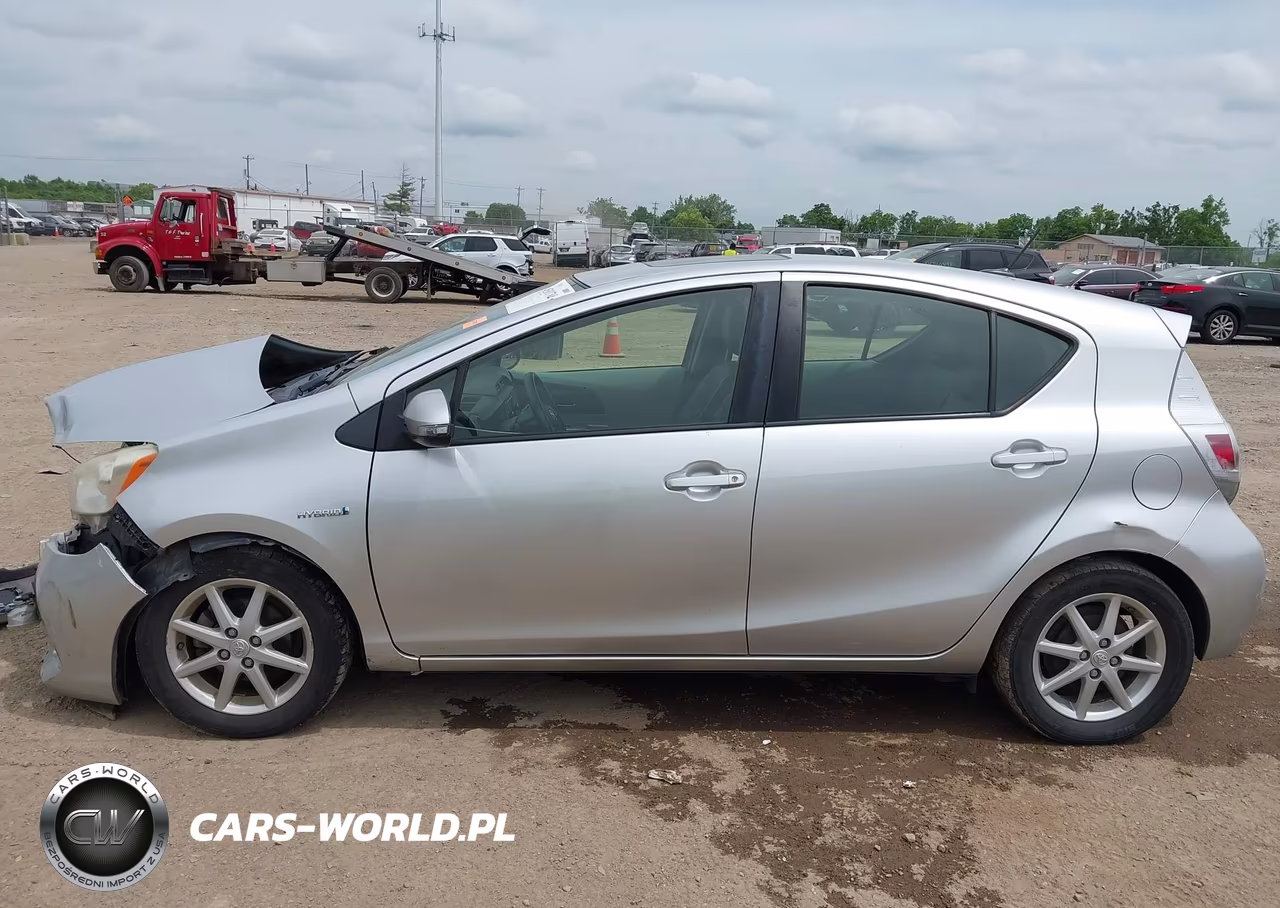 2013 Toyota Prius C Four VIN:JTDKDTB34D1049336 - 15