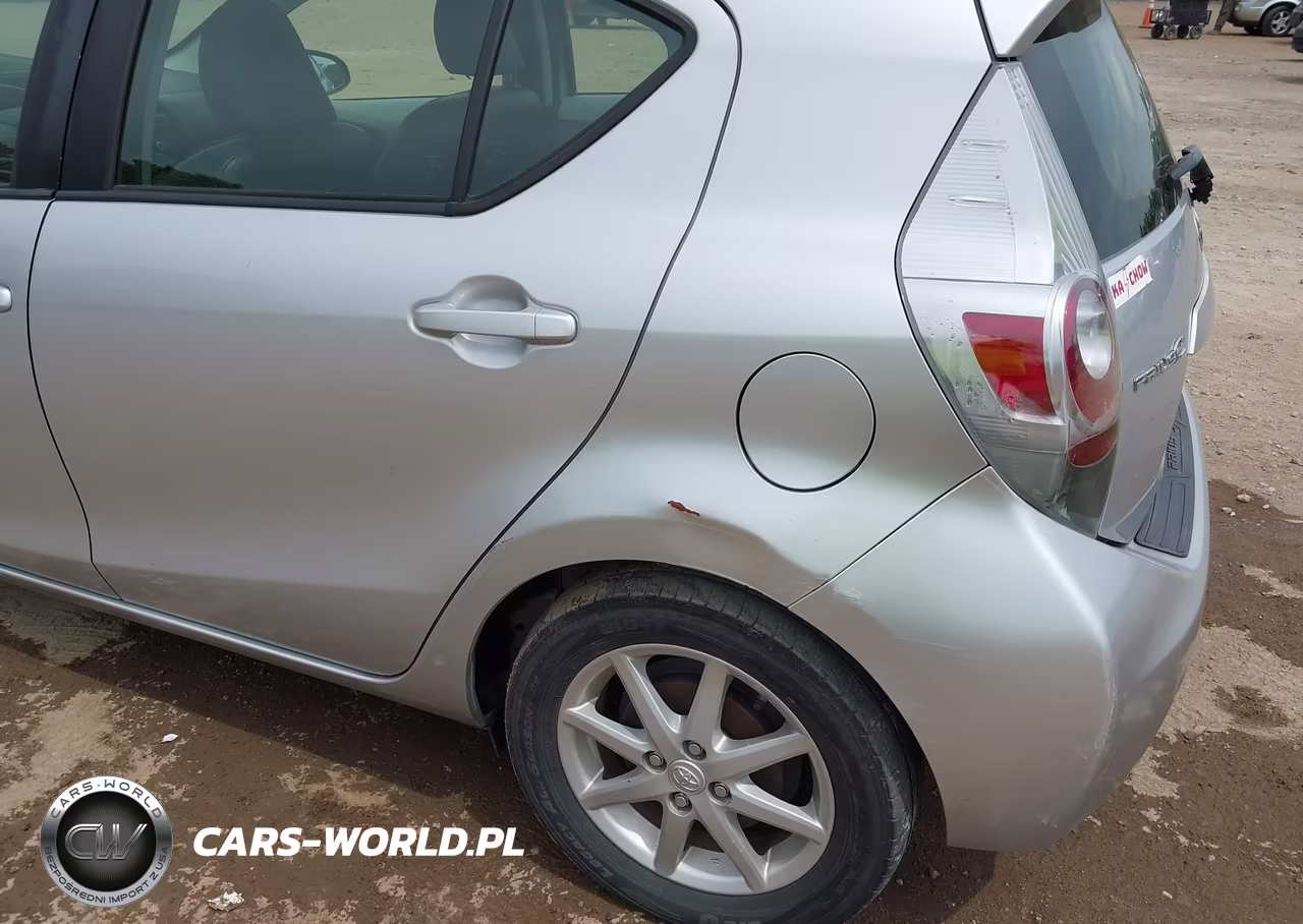 2013 Toyota Prius C Four VIN:JTDKDTB34D1049336 - 18