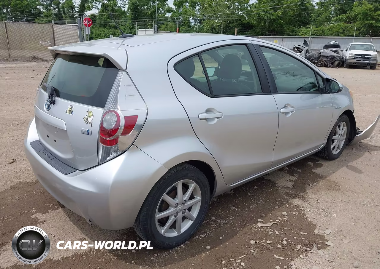 2013 Toyota Prius C Four VIN:JTDKDTB34D1049336 - 4