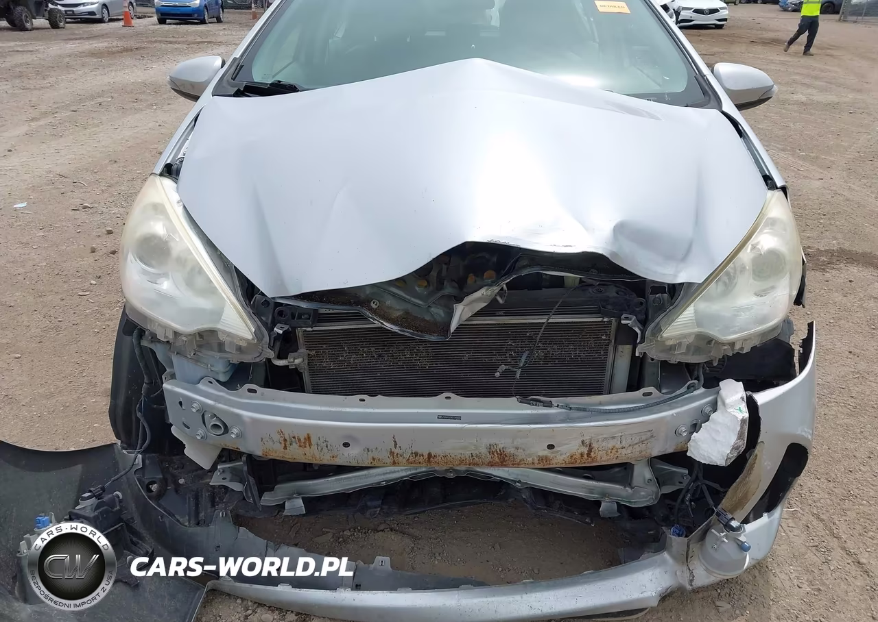 2013 Toyota Prius C Four VIN:JTDKDTB34D1049336 - 6